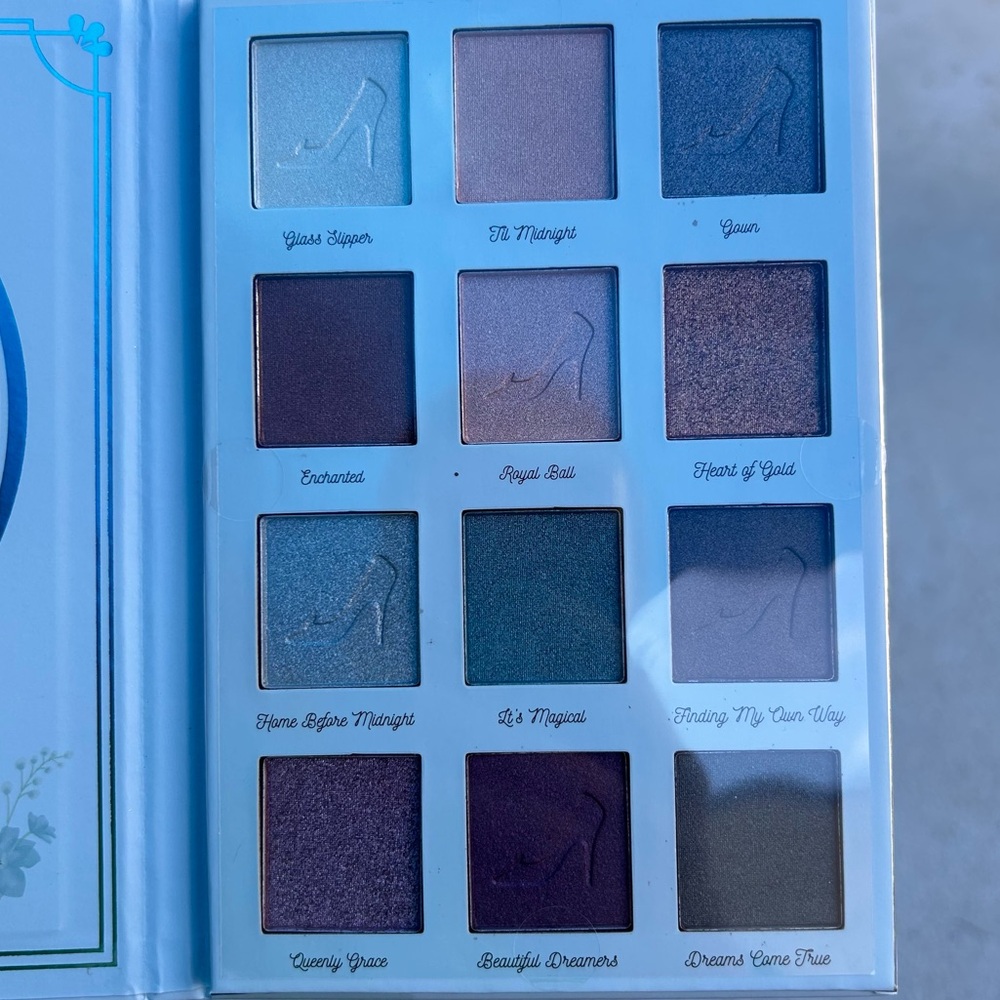 Disney princess Cinderella eyeshadow palette - Picture 4 of 4